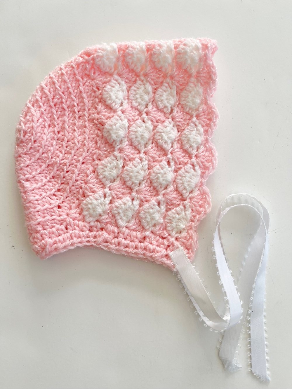 NEW Handmade light Pink & White Crochet Baby Bonnet with Ties newborn 0-3 months